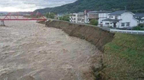 被災状況（千曲川河川事務所提供）